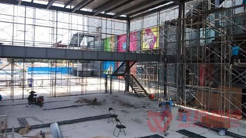 在門式移動(dòng)腳手架蘇州東吳北路新蘇國際裝修現(xiàn)場應(yīng)用